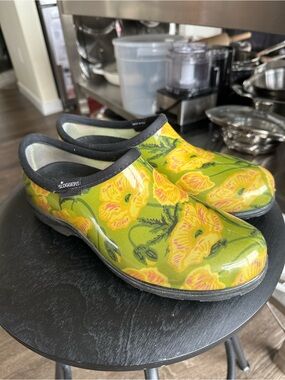 Sloggers Green and Yellow Poppy Garden Clogs